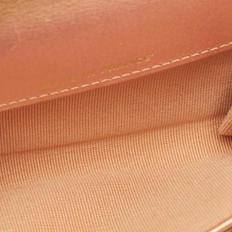 مملوكة مسبقًا Chanel Gold Iridescent Quilted Leather Classic Card Holder