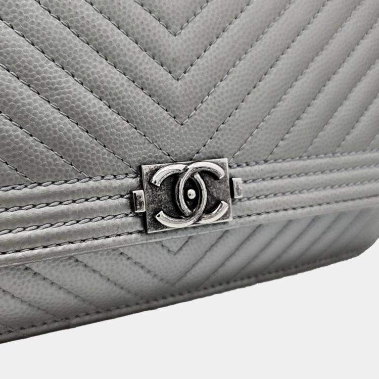Pre Owned Chanel Silver Leather Caviar Chevron WOC Mini Crossbody Bag