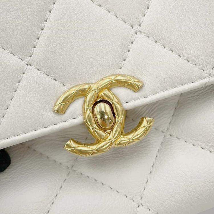 Pre Owned Chanel Matelasse Chain  White Lambskin shoulder Bag