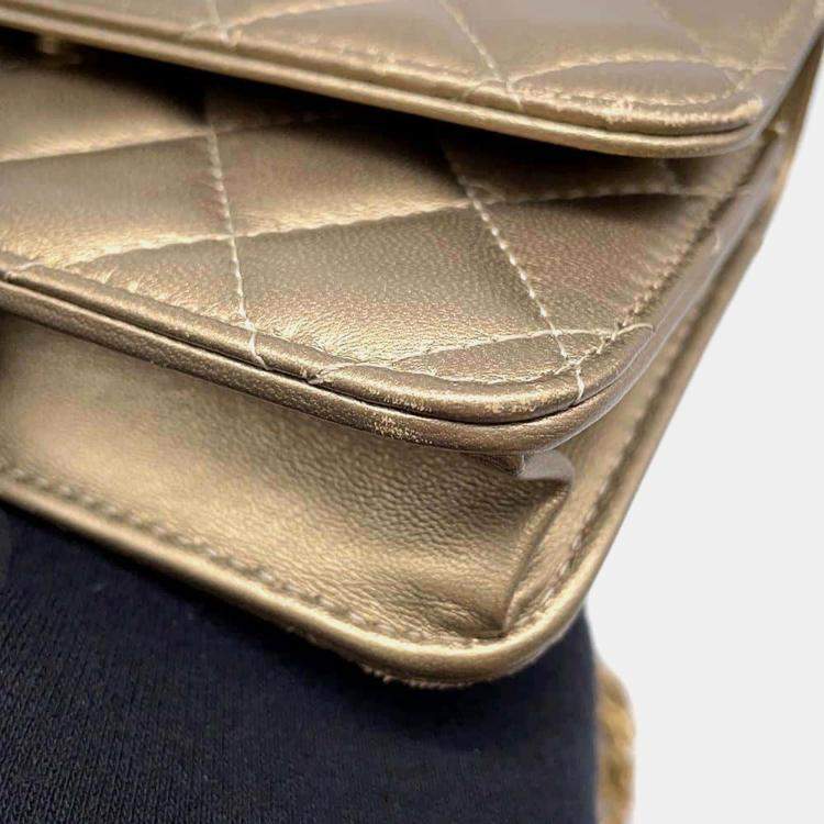 مملوكة مسبقًا Chanel Gold Lambskin Phone Case Shoulder Bag