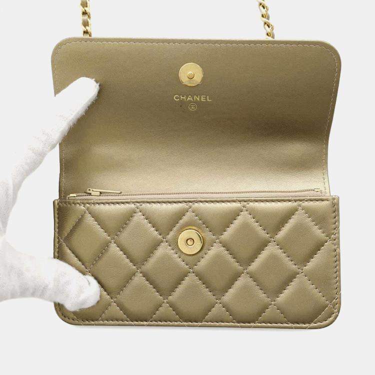 مملوكة مسبقًا Chanel Gold Lambskin Phone Case Shoulder Bag