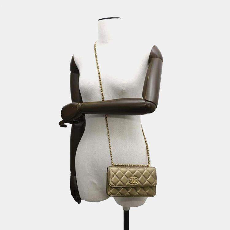 مملوكة مسبقًا Chanel Gold Lambskin Phone Case Shoulder Bag
