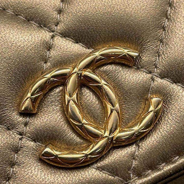 مملوكة مسبقًا Chanel Gold Lambskin Phone Case Shoulder Bag