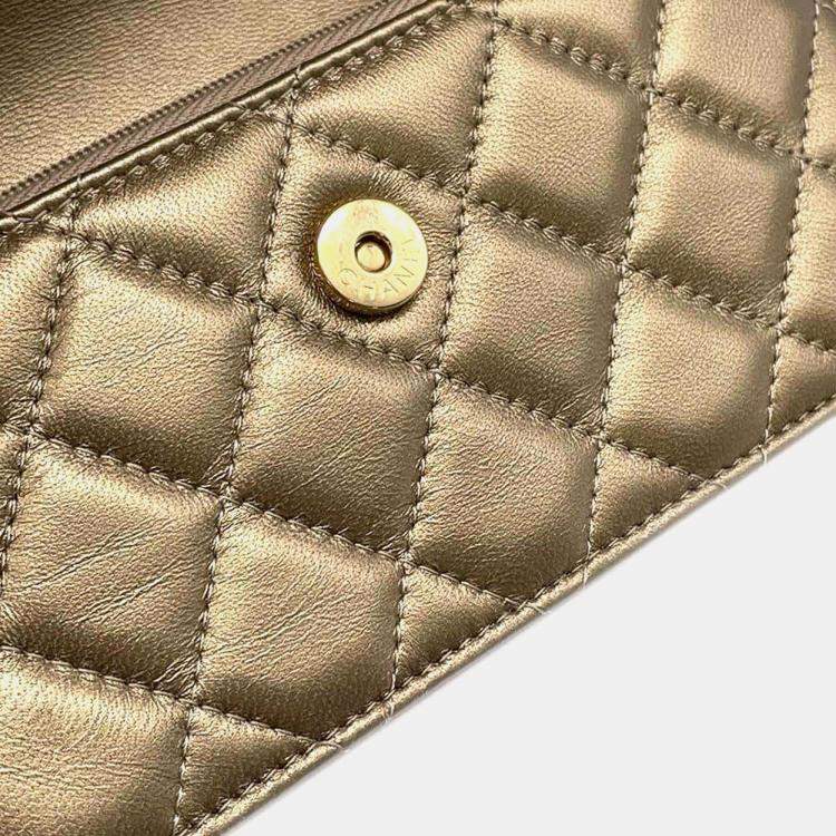 مملوكة مسبقًا Chanel Gold Lambskin Phone Case Shoulder Bag