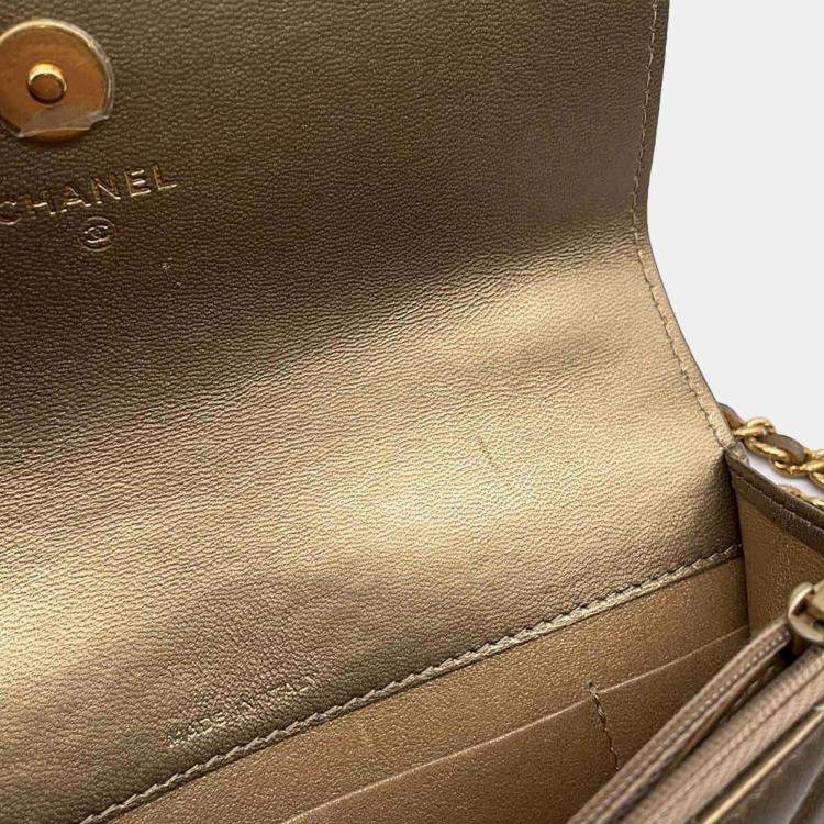 مملوكة مسبقًا Chanel Gold Lambskin Phone Case Shoulder Bag