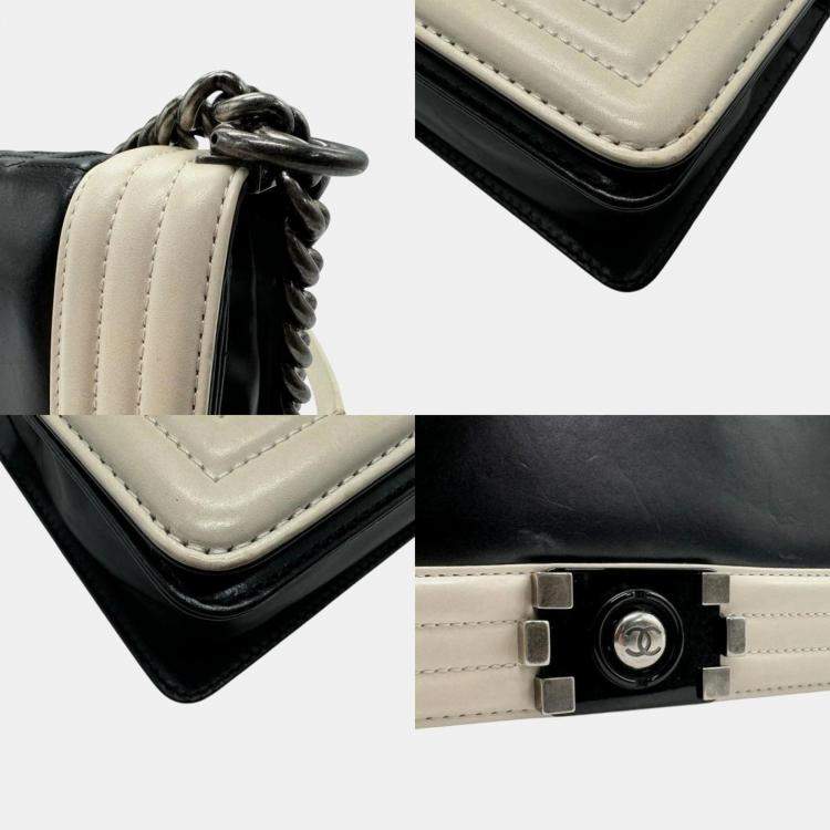 Pre Owned Chanel Black/Off-White Leather  Boy Shoulder Bag 