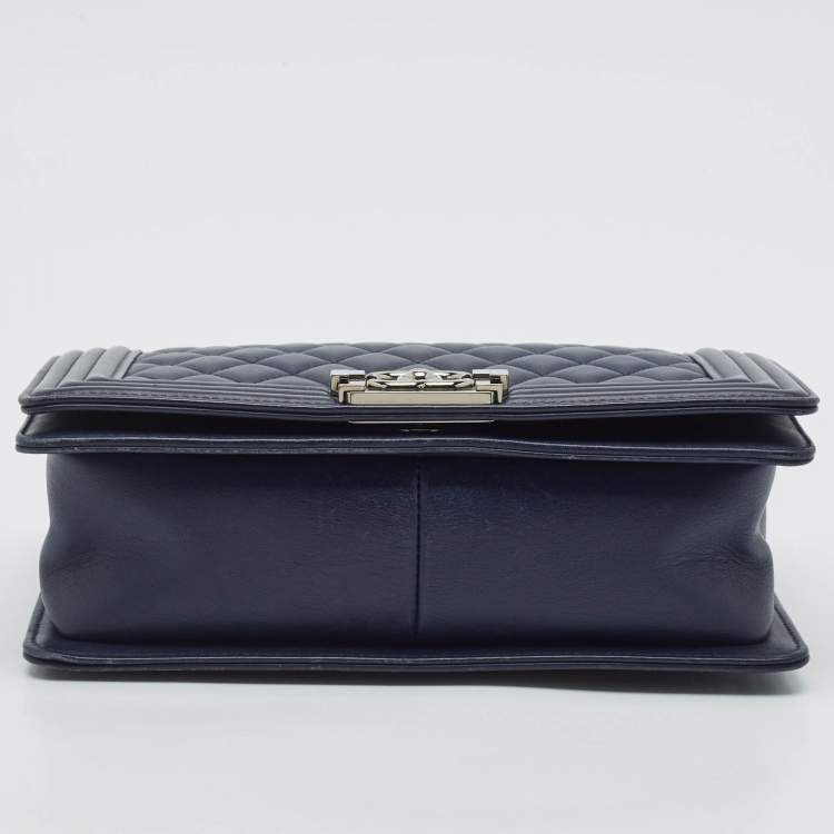 Pre Owned Chanel Navy Blue Quilted Leather Medium Boy Flap Bag