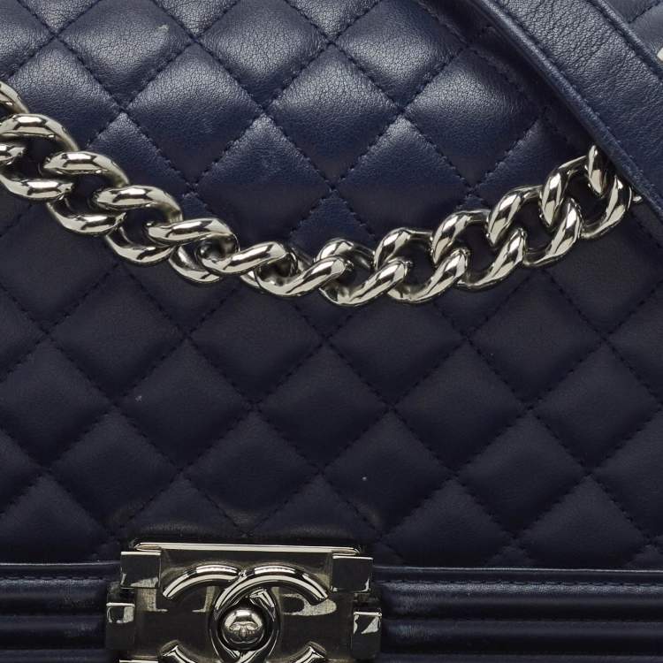 Pre Owned Chanel Navy Blue Quilted Leather Medium Boy Flap Bag