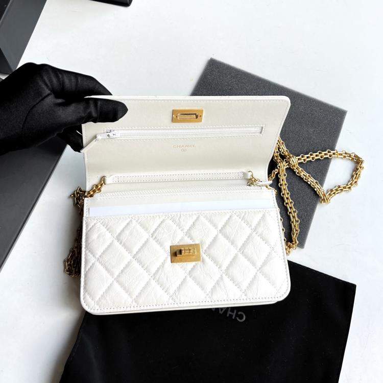 Pre Owned Chanel White Leather 2.55 Wallet On Chain 