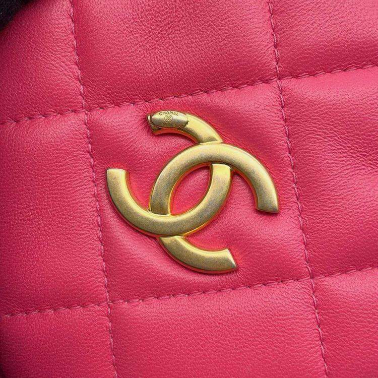Pre Owned Chanel Pink Lambskin CC Logo Chain Shoulder Bag