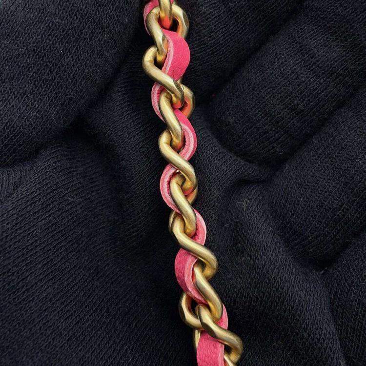 Pre Owned Chanel Pink Lambskin CC Logo Chain Shoulder Bag