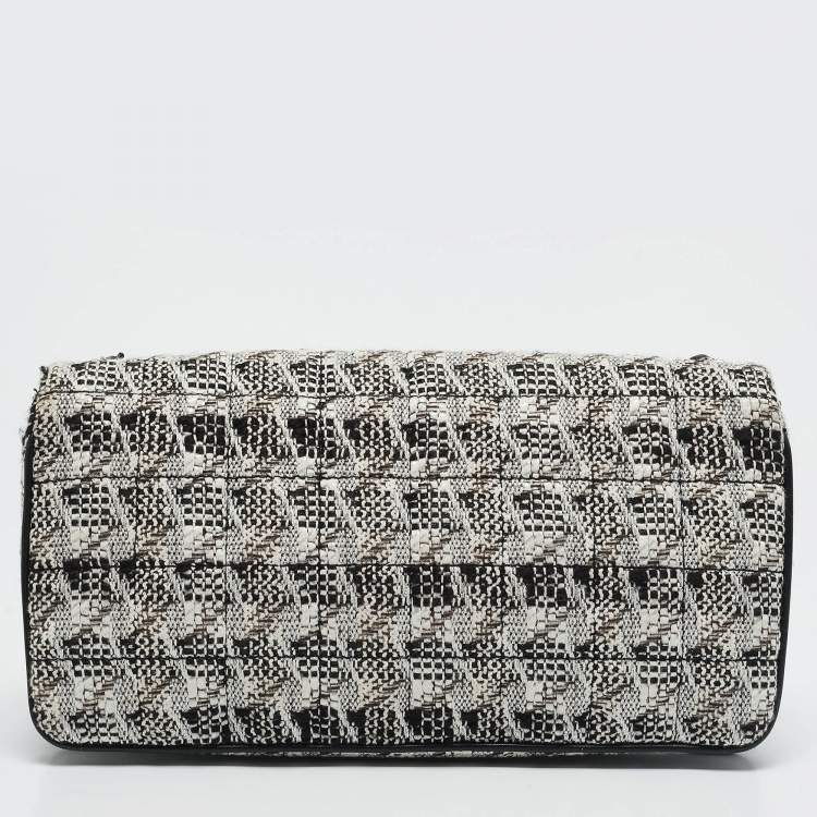 Pre Owned Chanel White/Black Tweed Diagonal CC Flap Bag
