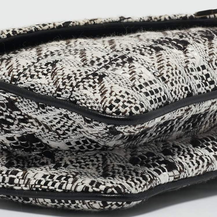 Pre Owned Chanel White/Black Tweed Diagonal CC Flap Bag
