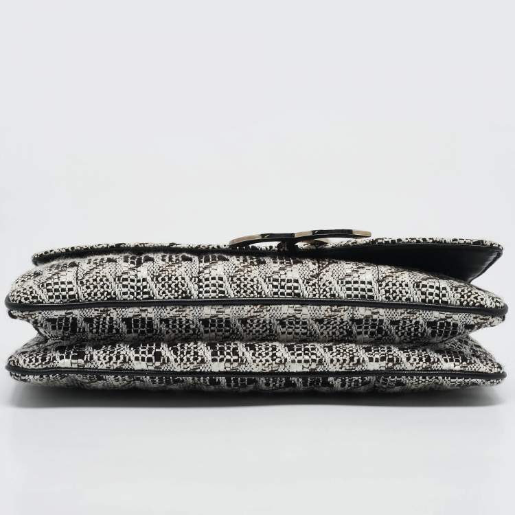 Pre Owned Chanel White/Black Tweed Diagonal CC Flap Bag