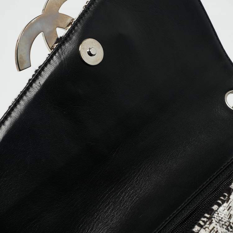 Pre Owned Chanel White/Black Tweed Diagonal CC Flap Bag