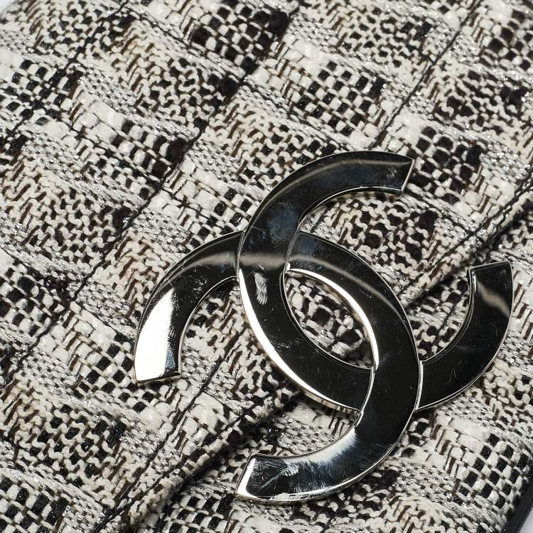 Pre Owned Chanel White/Black Tweed Diagonal CC Flap Bag