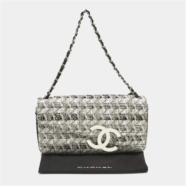 Pre Owned Chanel White/Black Tweed Diagonal CC Flap Bag