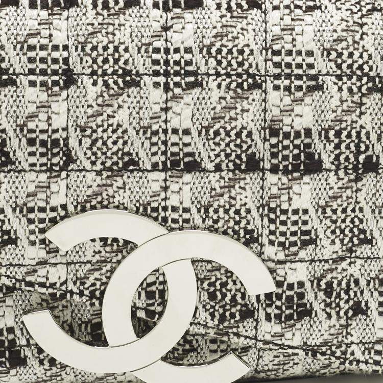 Pre Owned Chanel White/Black Tweed Diagonal CC Flap Bag