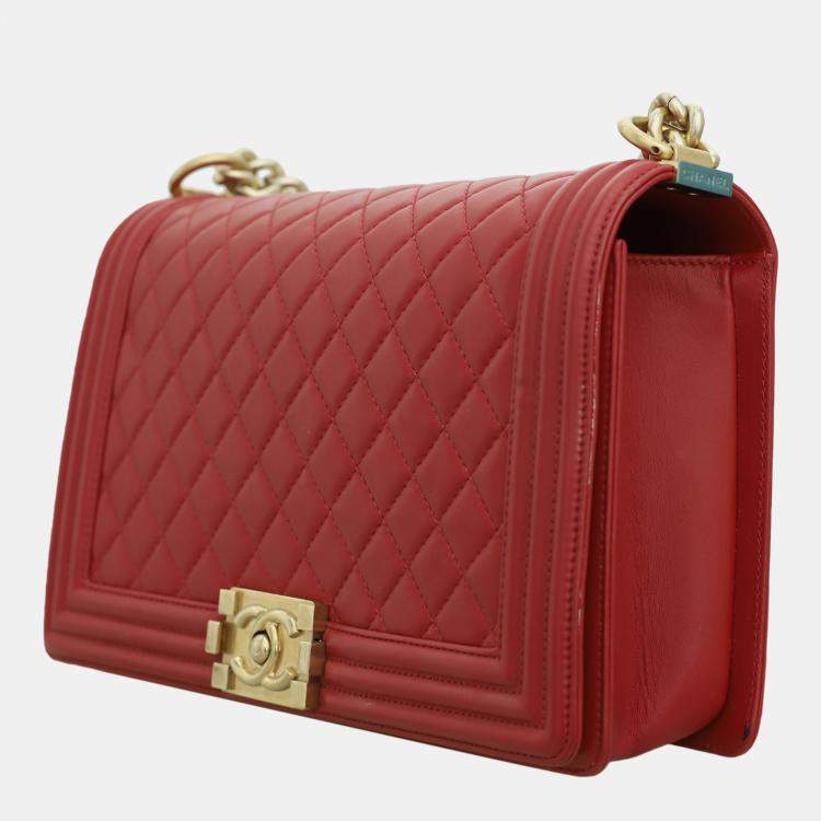 Pre Owned Chanel Red Quilted Lambskin Leather New Medium Boy Shoulder Bag