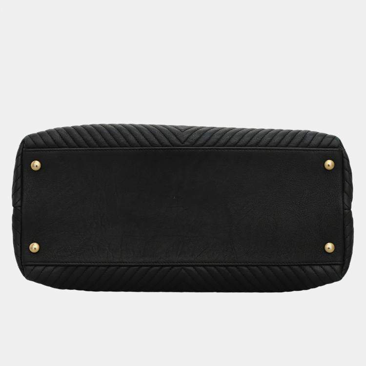 Pre Owned Chanel Black Chevron Leather CC Chain Surpique Shoulder Bag