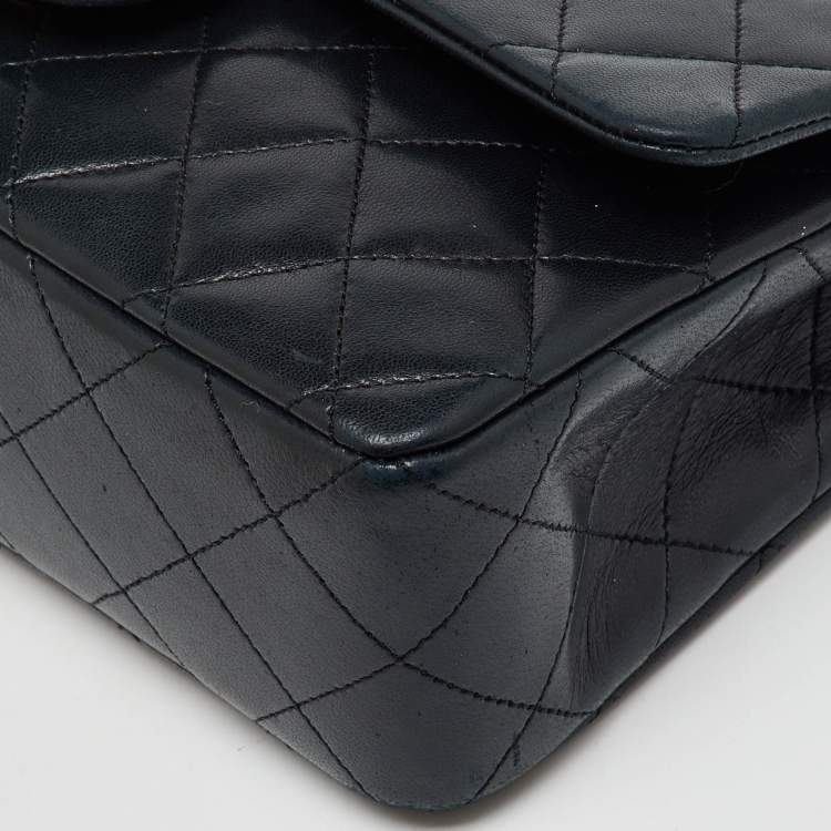 مملوكة مسبقًا Chanel Black Quilted Leather Small Classic Double Flap Bag