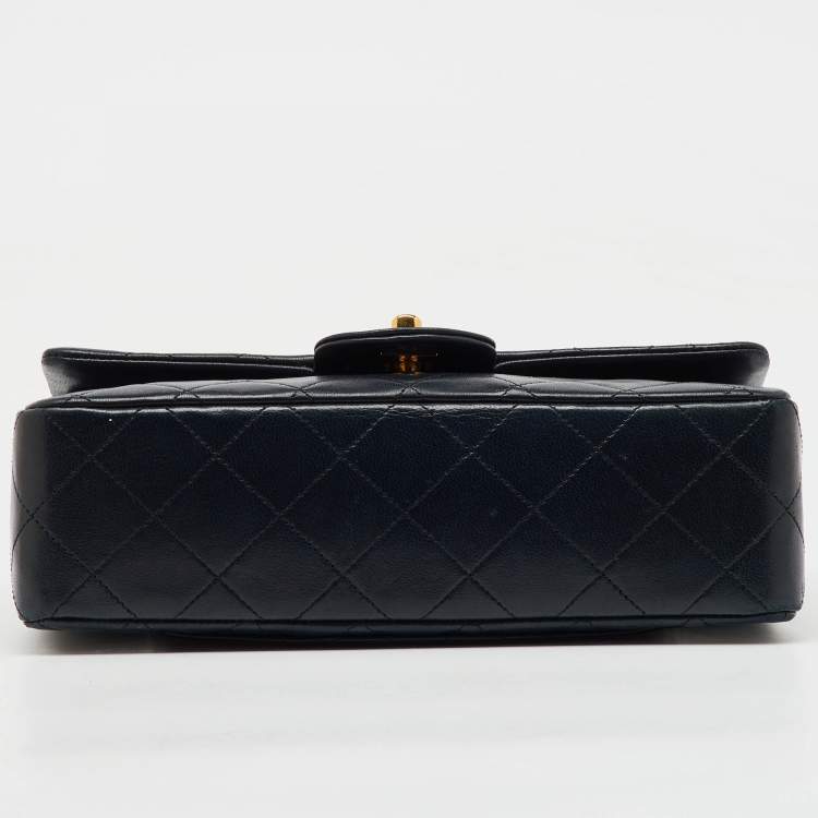 مملوكة مسبقًا Chanel Black Quilted Leather Small Classic Double Flap Bag