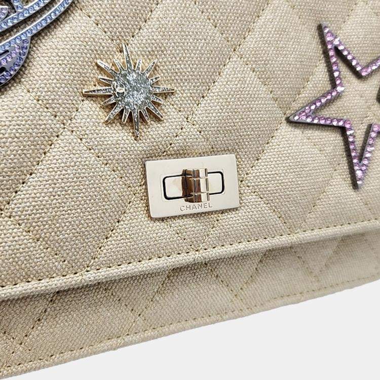مملوكة مسبقًا Chanel Beige Fabric chain crossbody bag