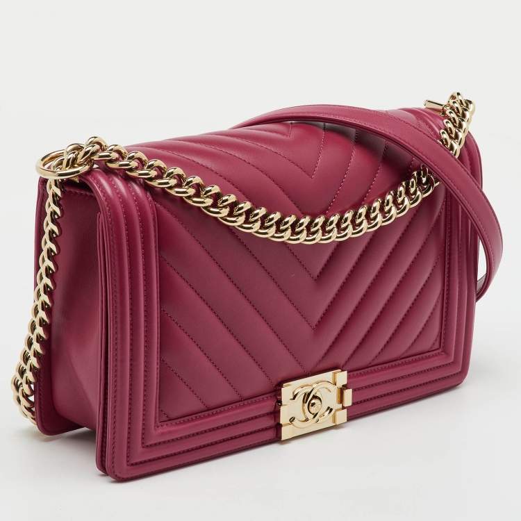 Pre Owned Chanel Pink Quilted Chevron Leather New Medium Boy Flap Bag