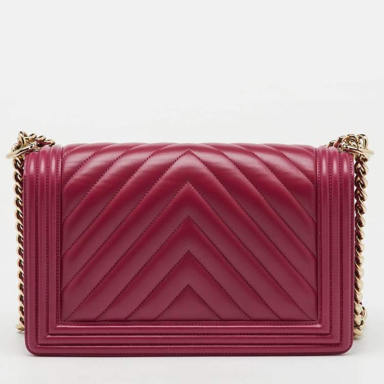 Pre Owned Chanel Pink Quilted Chevron Leather New Medium Boy Flap Bag