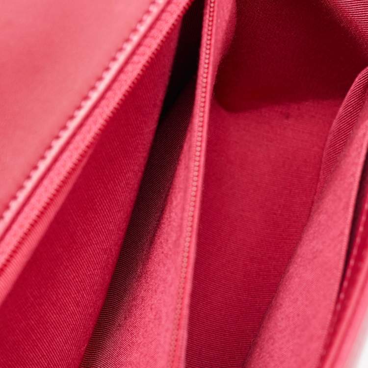 Pre Owned Chanel Pink Quilted Chevron Leather New Medium Boy Flap Bag