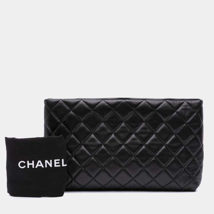 Pre Owned Chanel Black Quilted Lambskin Kiss Lock Clutch