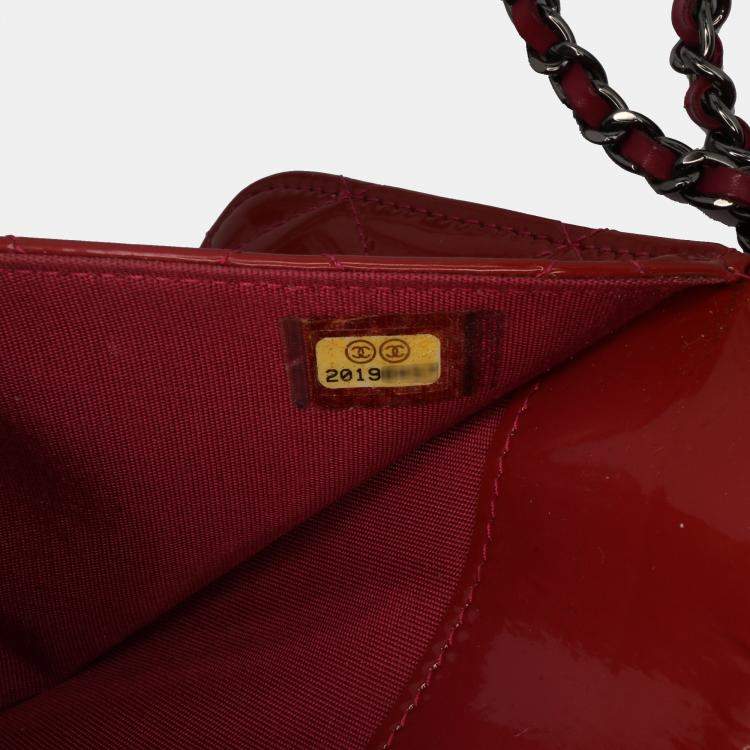 Pre Owned Chanel Red Quilted Patent Brilliant Wallet On Chain