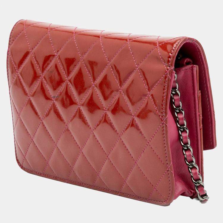 Pre Owned Chanel Red Quilted Patent Brilliant Wallet On Chain