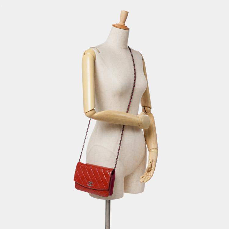 Pre Owned Chanel Red Quilted Patent Brilliant Wallet On Chain