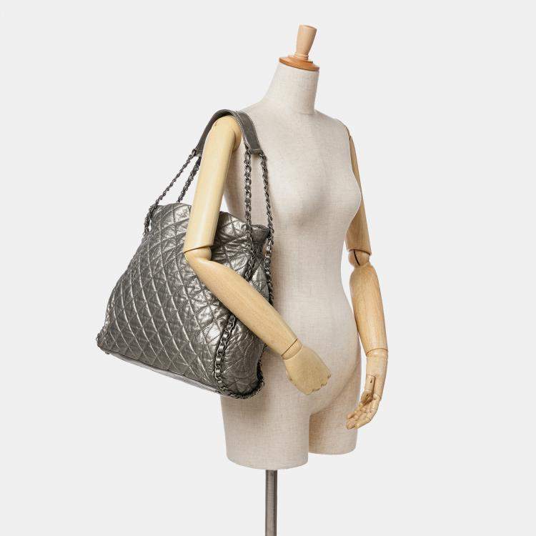Pre Owned Chanel Silver Large Quilted Metallic Calfskin Chain Me Hobo