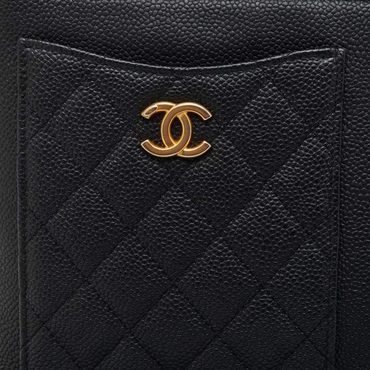 Pre Owned Chanel Black Quilted Caviar Leather Phone Pocket O Case Clutch