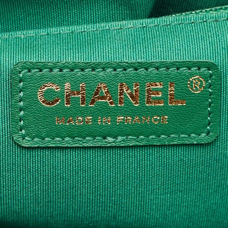 Pre Owned Chanel Green Quilted Leather New Medium Boy Flap Bag