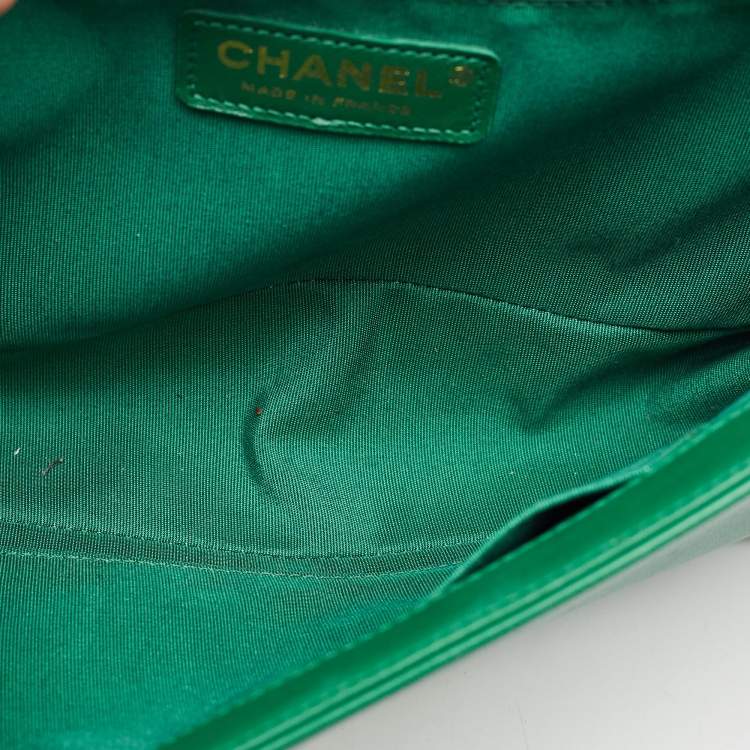 Pre Owned Chanel Green Quilted Leather New Medium Boy Flap Bag