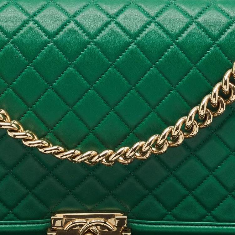 Pre Owned Chanel Green Quilted Leather New Medium Boy Flap Bag