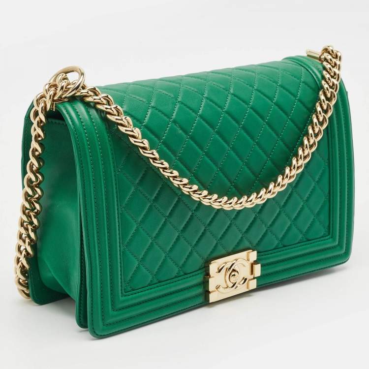 Pre Owned Chanel Green Quilted Leather New Medium Boy Flap Bag
