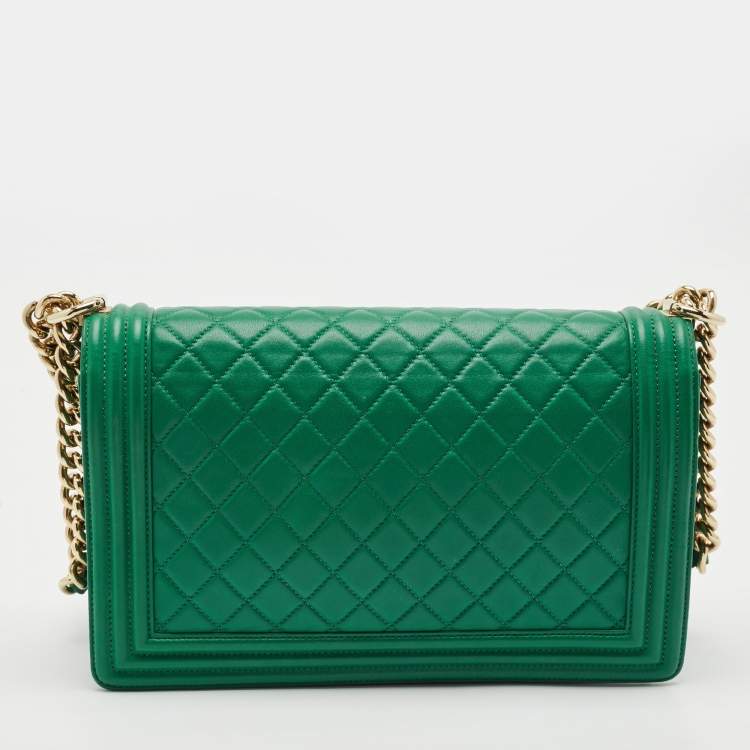 Pre Owned Chanel Green Quilted Leather New Medium Boy Flap Bag