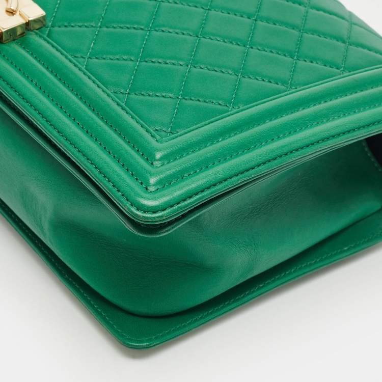 Pre Owned Chanel Green Quilted Leather New Medium Boy Flap Bag