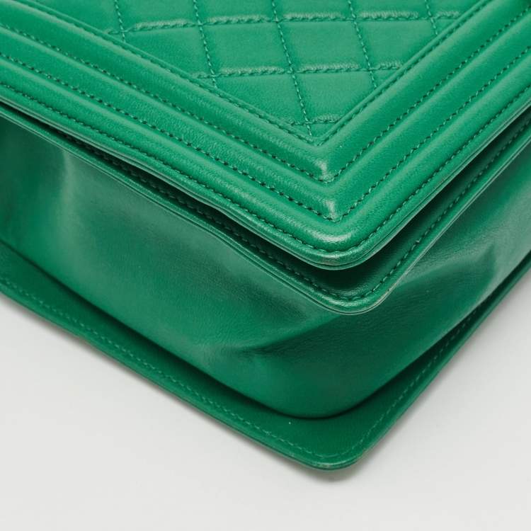 Pre Owned Chanel Green Quilted Leather New Medium Boy Flap Bag