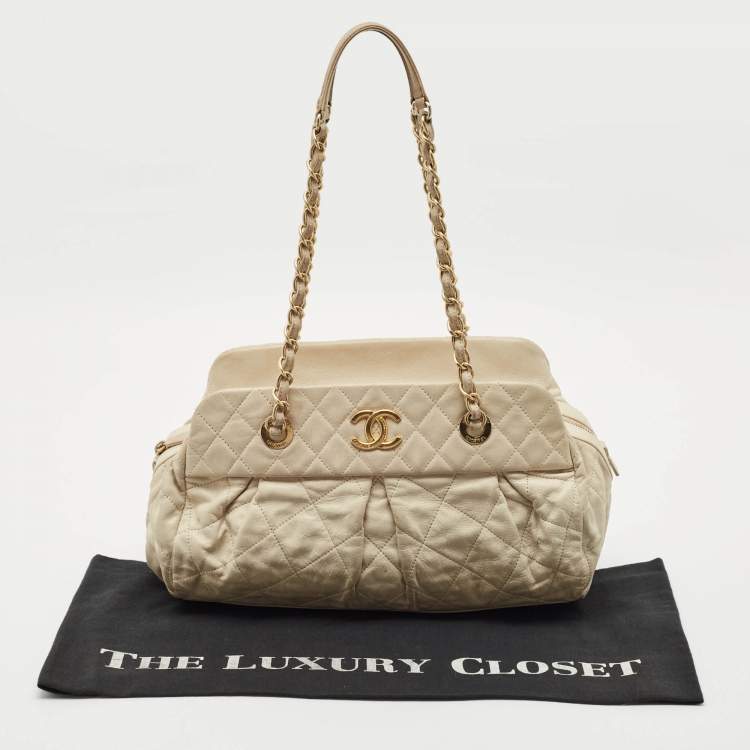 Pre Owned Chanel Off White Quilted Iridescent Leather Chic Quilt Bowling Bag