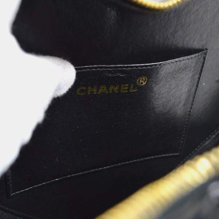 Pre Owned Chanel Black Patent Leather Heart Vanity Handbag