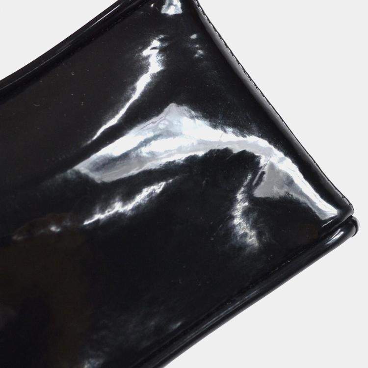 Pre Owned Chanel Black Patent Leather Heart Vanity Handbag