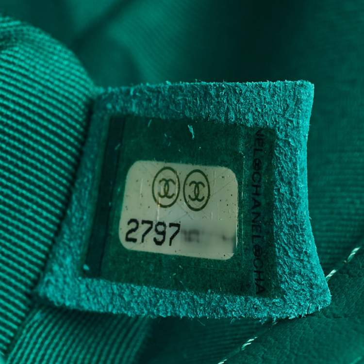 مملوكة مسبقًا Chanel Green Chevron Leather Small Boy Flap Bag