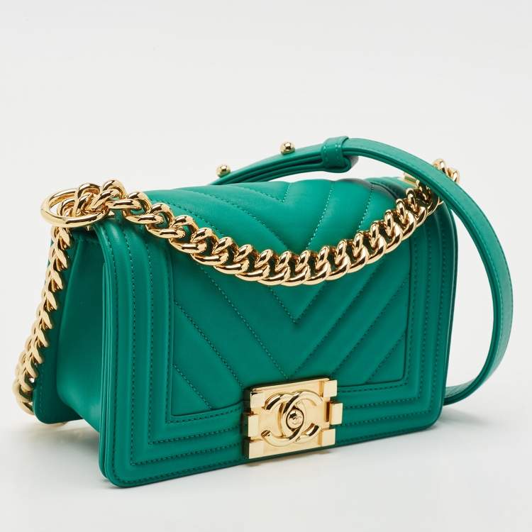 مملوكة مسبقًا Chanel Green Chevron Leather Small Boy Flap Bag