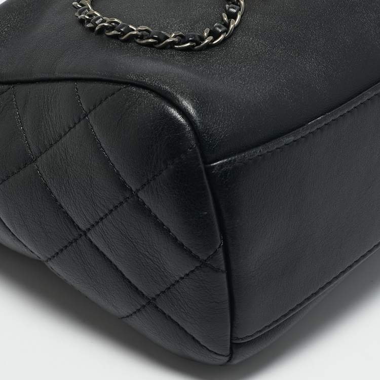 Pre Owned Chanel Black Leather Chain Signature Bag