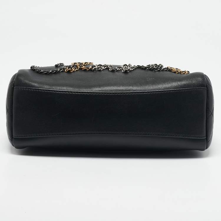 Pre Owned Chanel Black Leather Chain Signature Bag